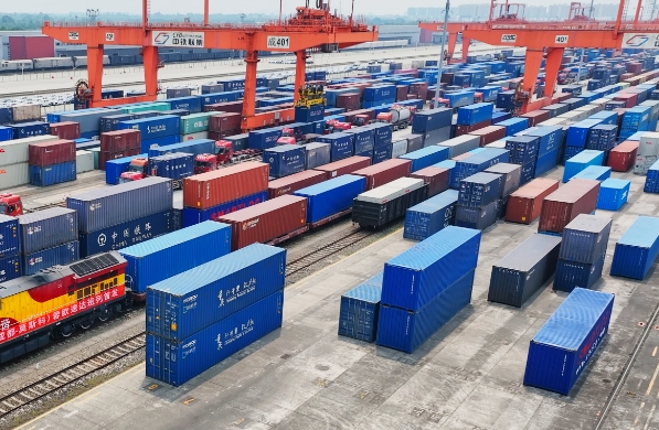 干散貨船運(yùn)運(yùn)費(fèi)是連接全球貿(mào)易重要紐帶，價(jià)格變動(dòng)牽動(dòng)無(wú)數(shù)商家神經(jīng)